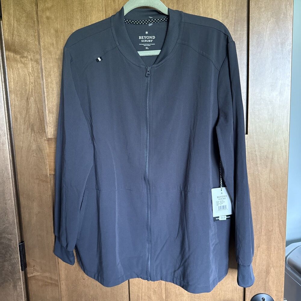 New Beyond Scrubs Bliss Womens XL Pockets Full Zip Scrub Jacket Gray